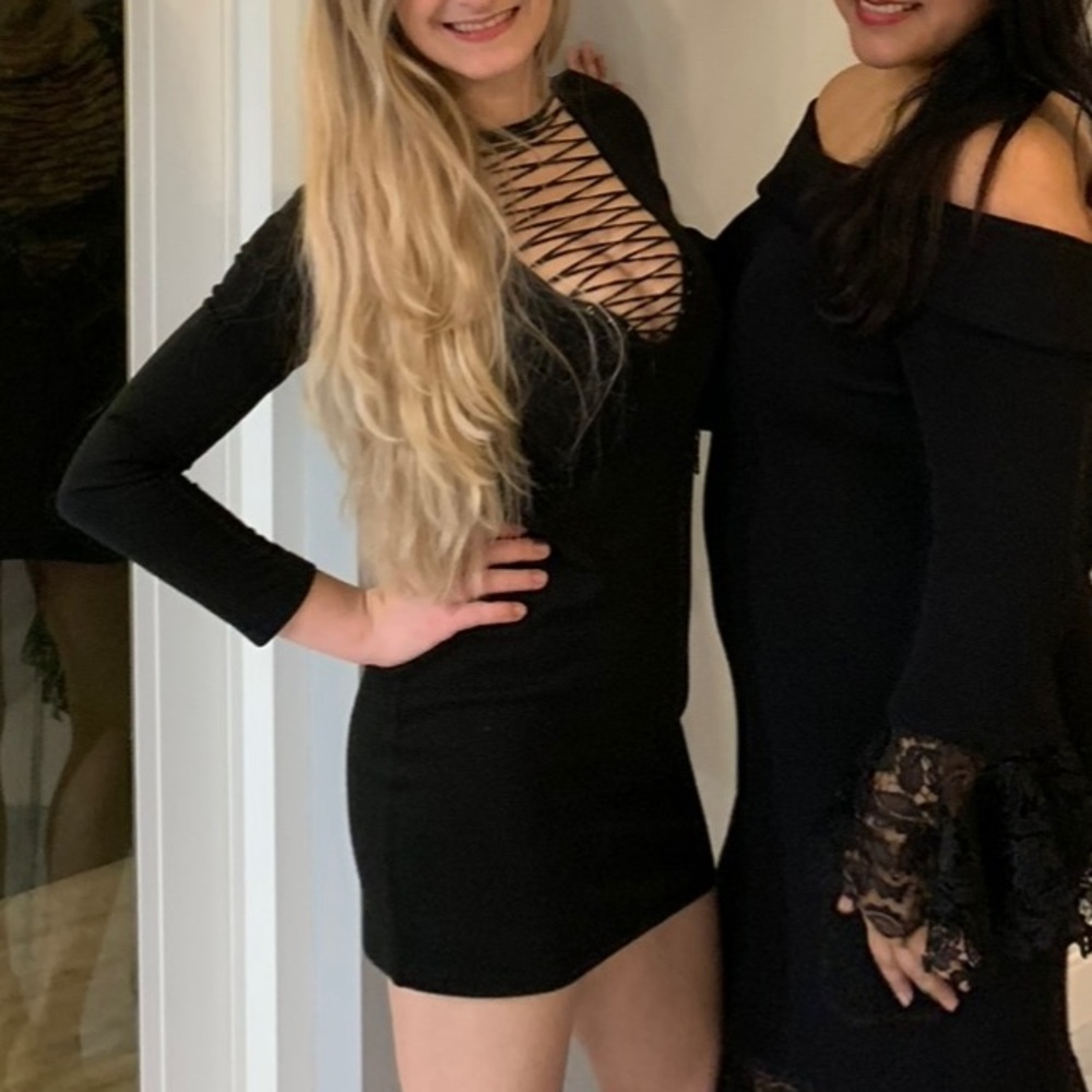 Widow sexy lace up deep V long sleeve black dress